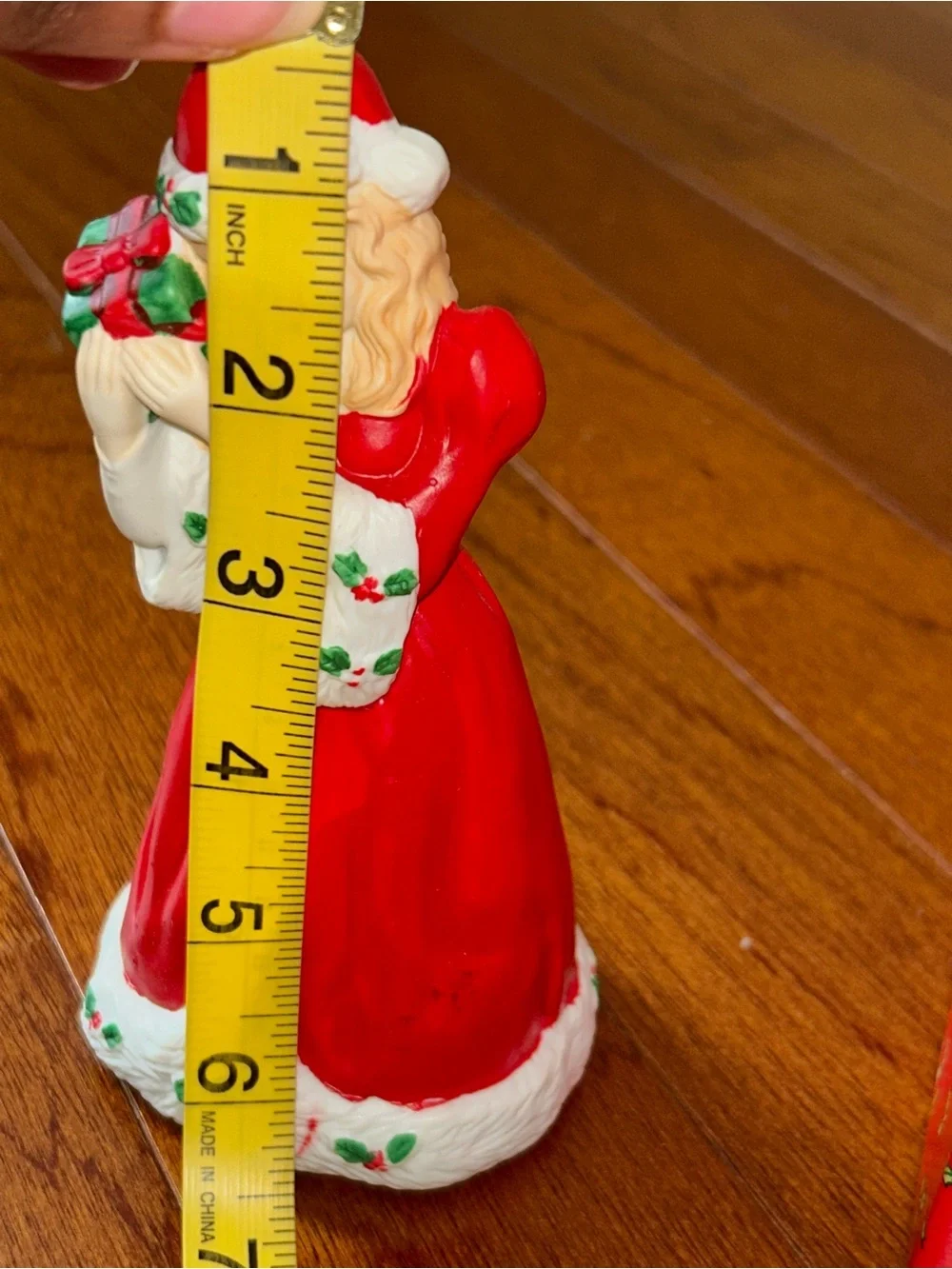 Vintage House Of Lloyd Christmas Around The World Christmas Caroler Bell 1989